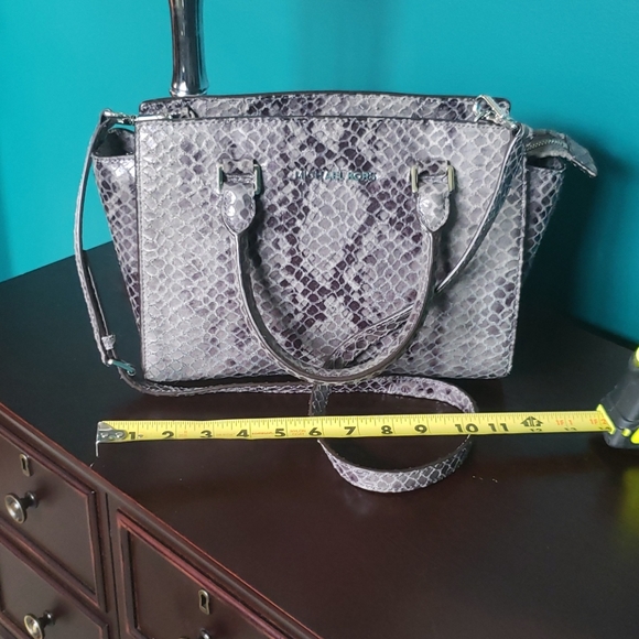 Michael Kors gray snakeskin selma bag - Picture 6 of 8